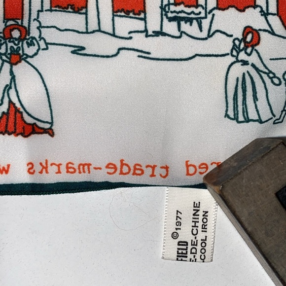 🆕RARE Vintage 1977 Coca-Cola Christmas Poly-Crepe-De-Chine Square Scarf - Picture 3 of 8